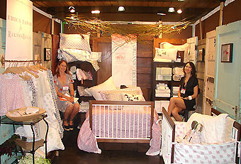 Happy clients for trade show booth by Manny Stone